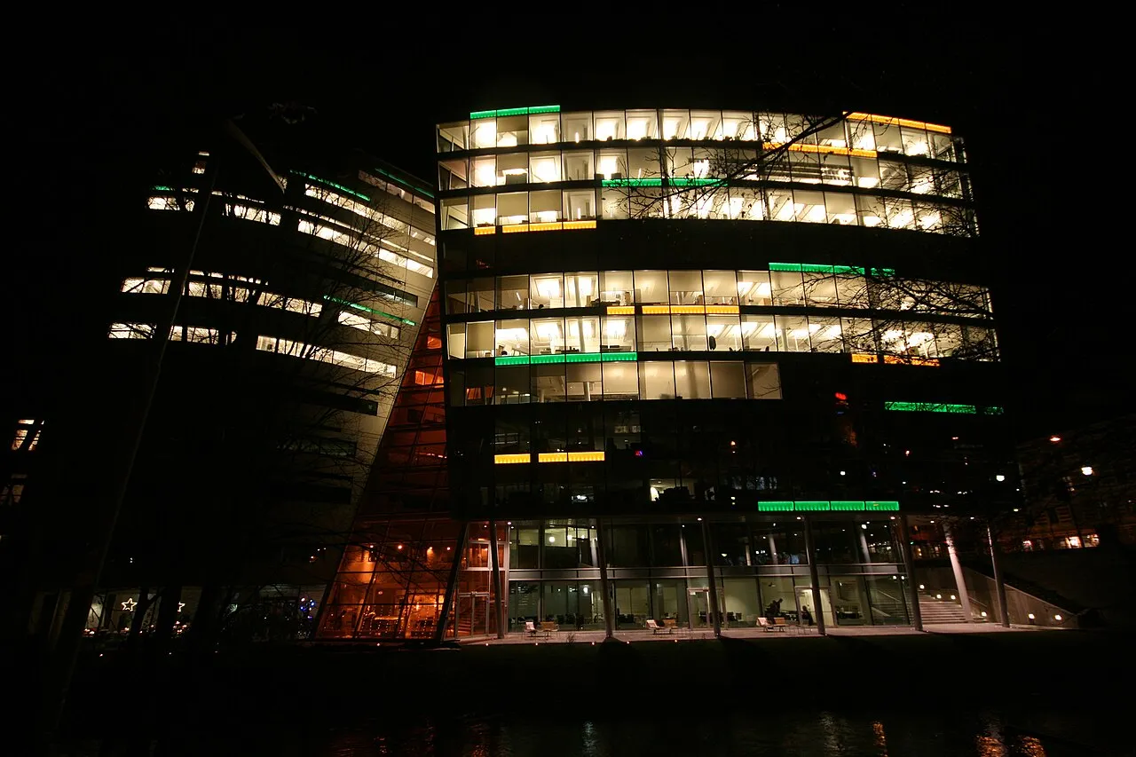 Christian Krohgs gate 16 in Oslo bij nacht, het kantoorgebouw van Dagens Næringsliv