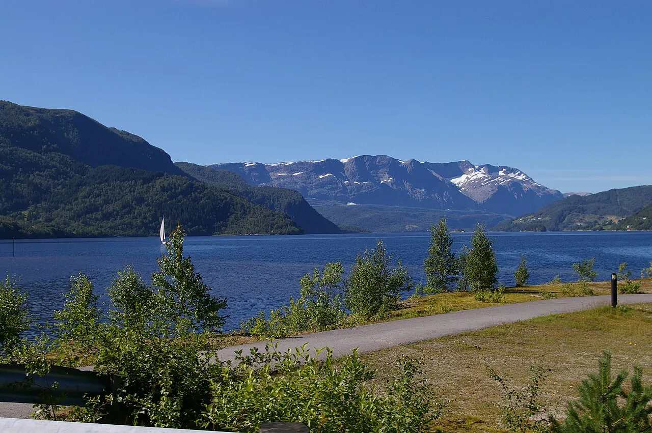 De Førdefjord bij Naustdal, waar Nordic Mining het Engebø-project exploiteert.