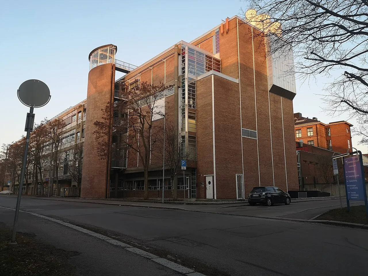 Hoofdkantoor van het Noorse volksgezondheidsinstituut Folkehelseinstituttet (FHI) aan de Lovisenberggata 8 in Oslo