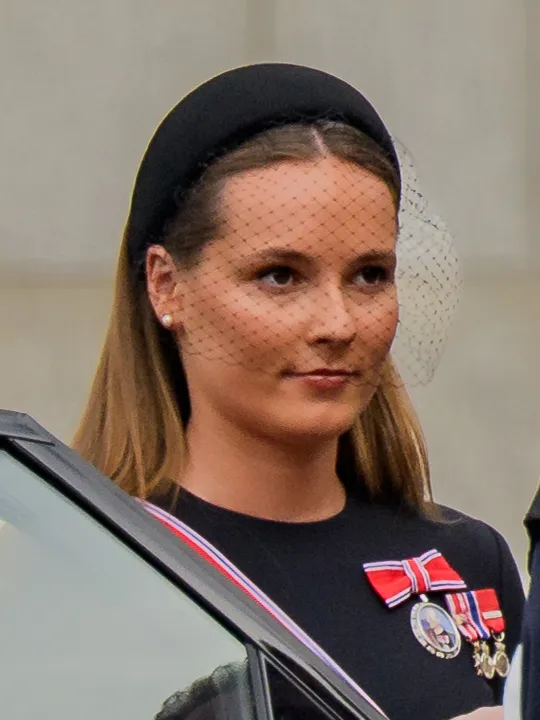 Portret van kroonprinses Ingrid Alexandra van Noorwegen tijdens een publiek optreden.